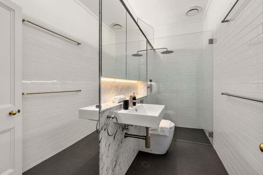 Perfect Vacation In Dawes Point Apartment *